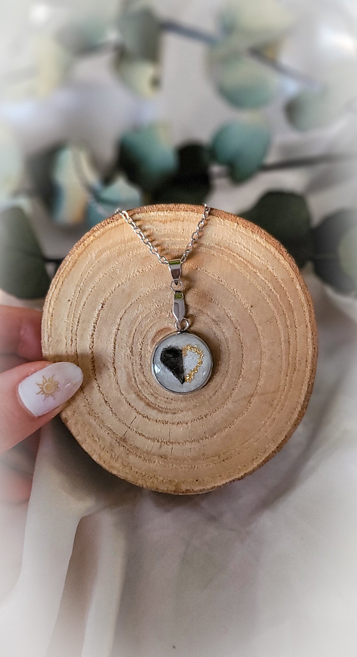 Collier "médaillon mémoire "
