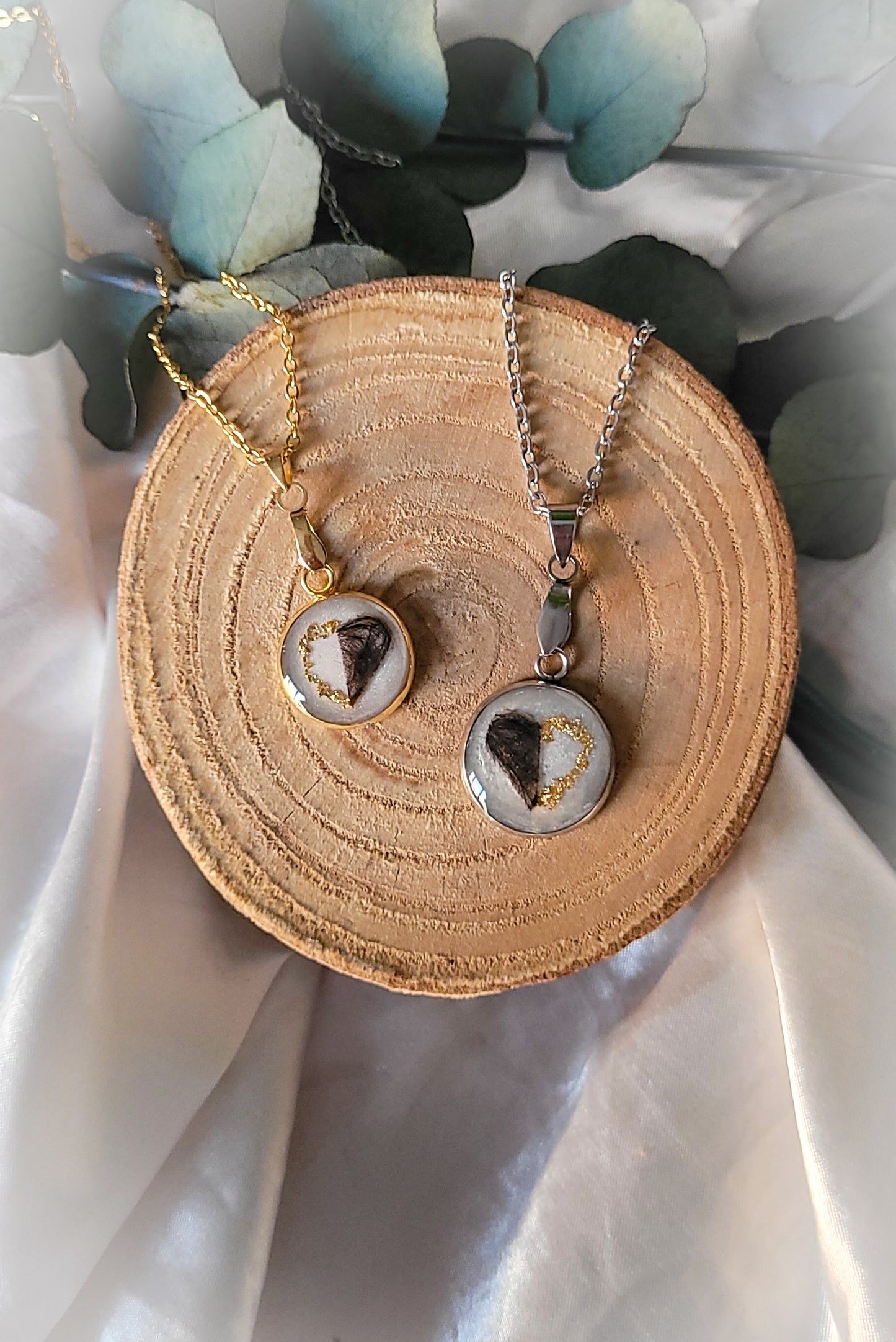 Collier "médaillon mémoire "