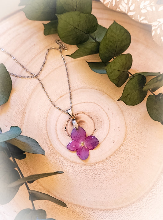 Collier hortensia violet