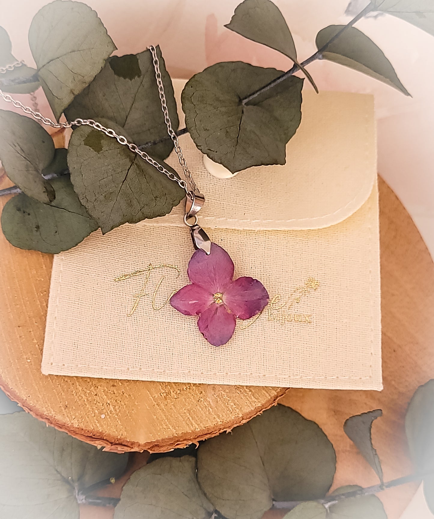 Collier hortensia violet
