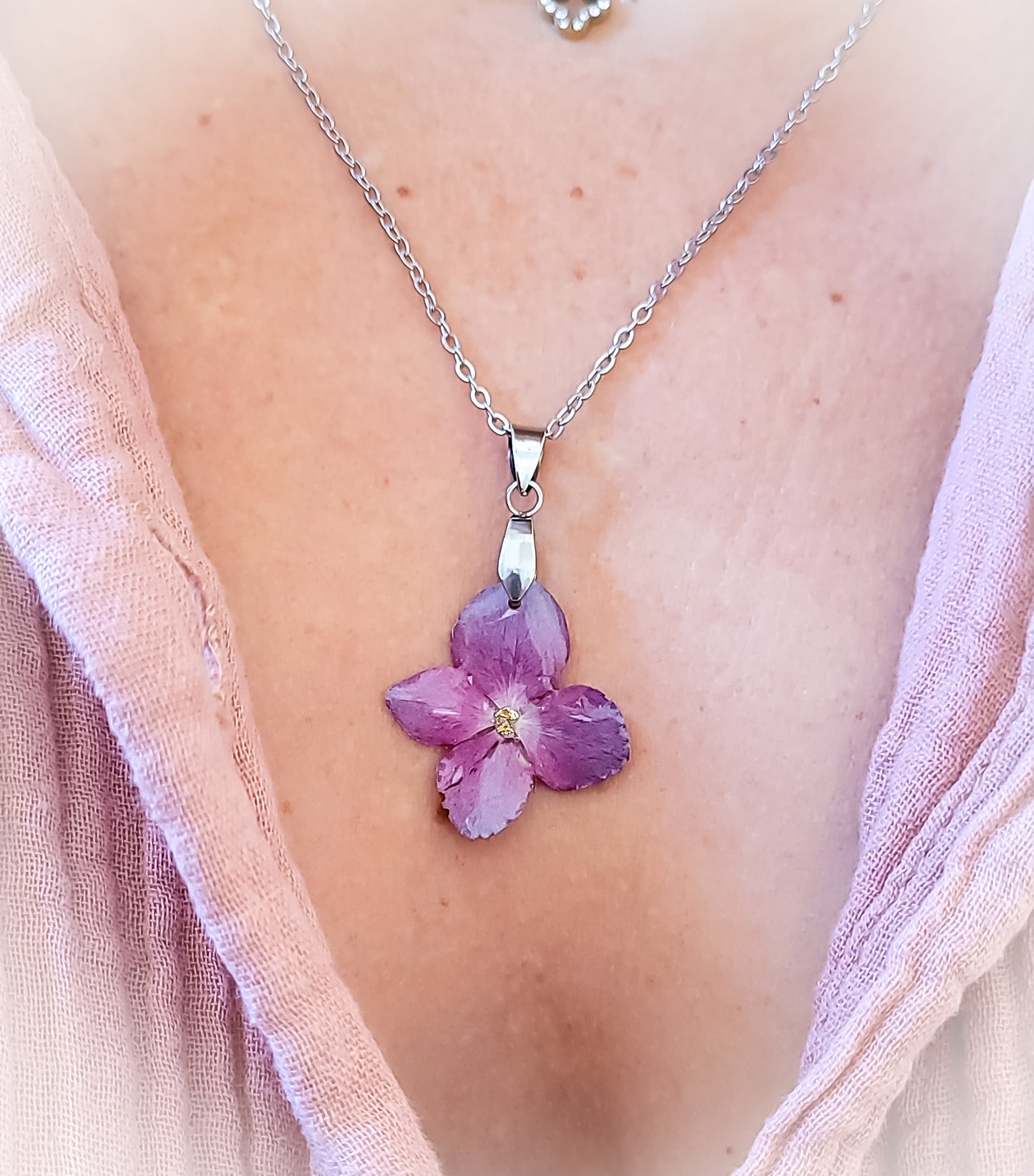 Collier hortensia violet