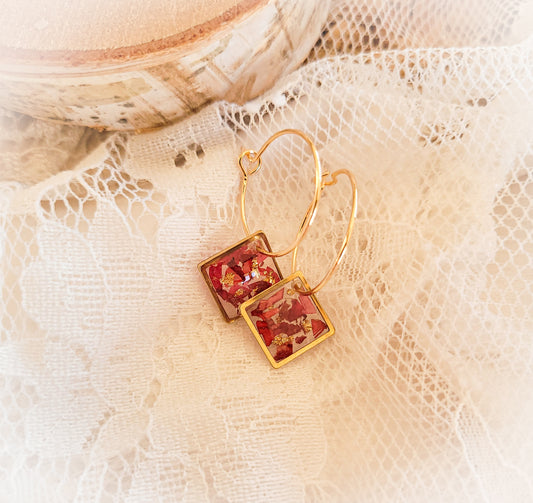 Square hoop earrings with rose petals