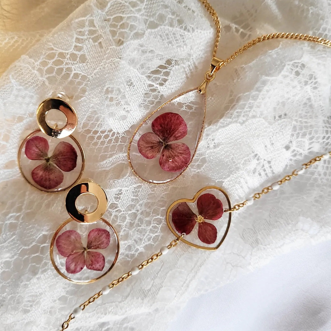 Boucles anneaux hortensia rouge
